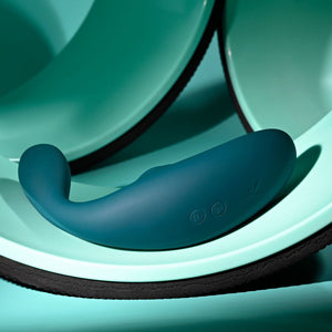 Playboy Pleasure Charmer - Vibrator with Clitoral Suction - Blue